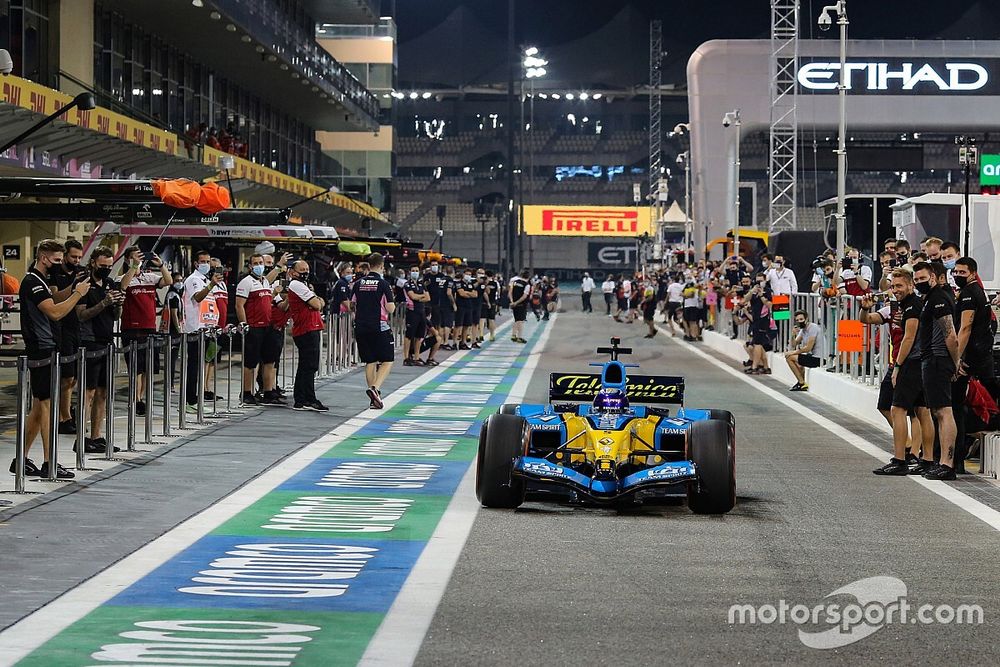 Fernando Alonso, Renault F1 Team with the 2005 Renault R25