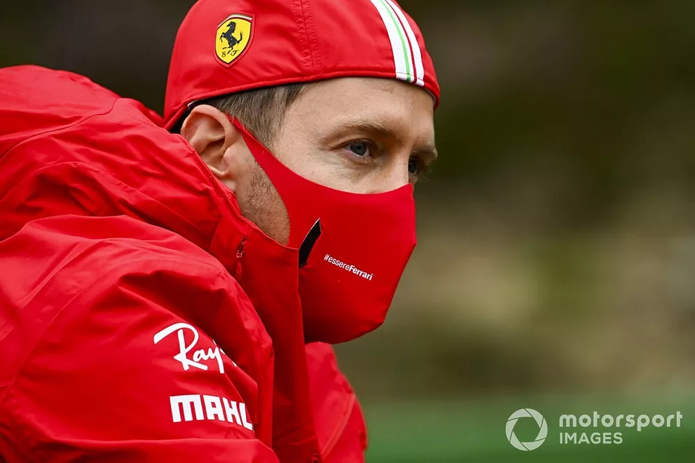 Sebastian Vettel, Ferrari gira sulla pista con la bicicletta