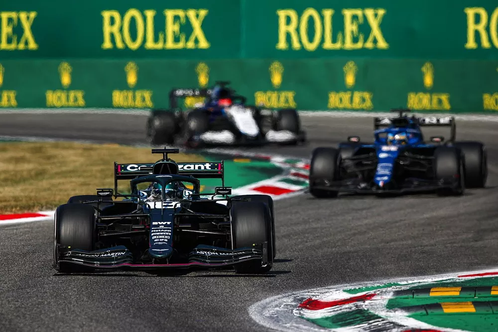 Lance Stroll, Aston Martin AMR21, Fernando Alonso, Alpine A521