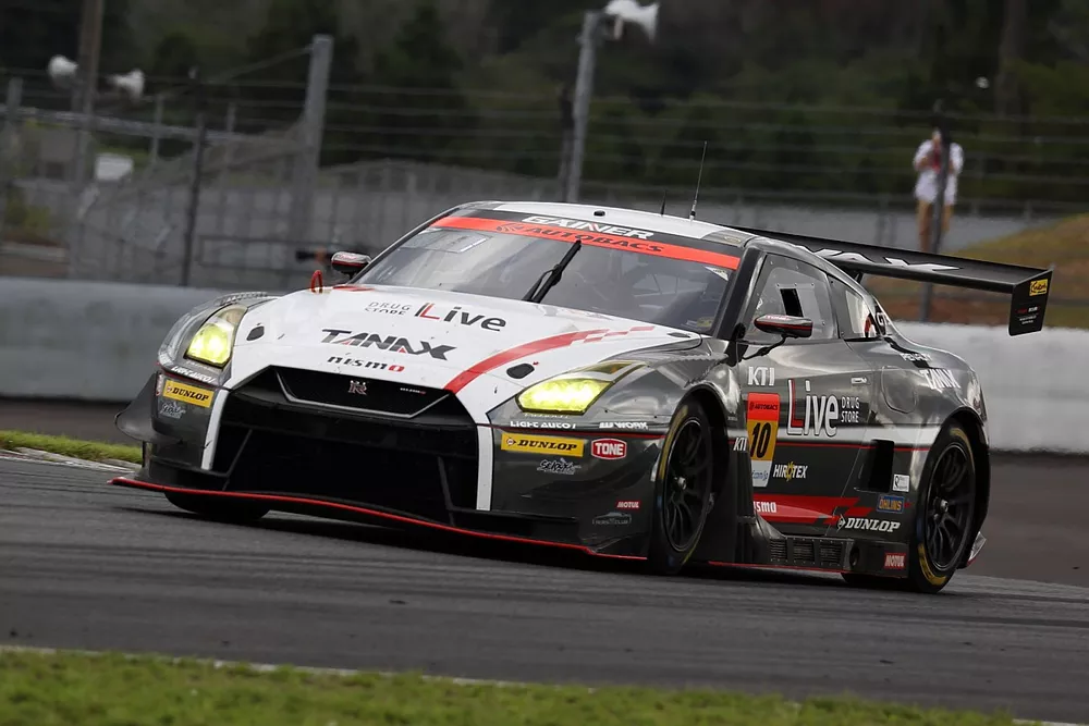 #10 TANAX GAINER GT-R