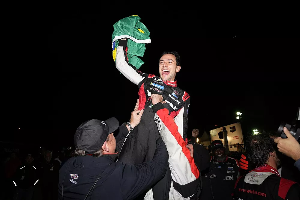 #31 Action Express Racing Cadillac DPi, DPi: Felipe Nasr, Pipo Derani celebrate winning the championship in victory lane