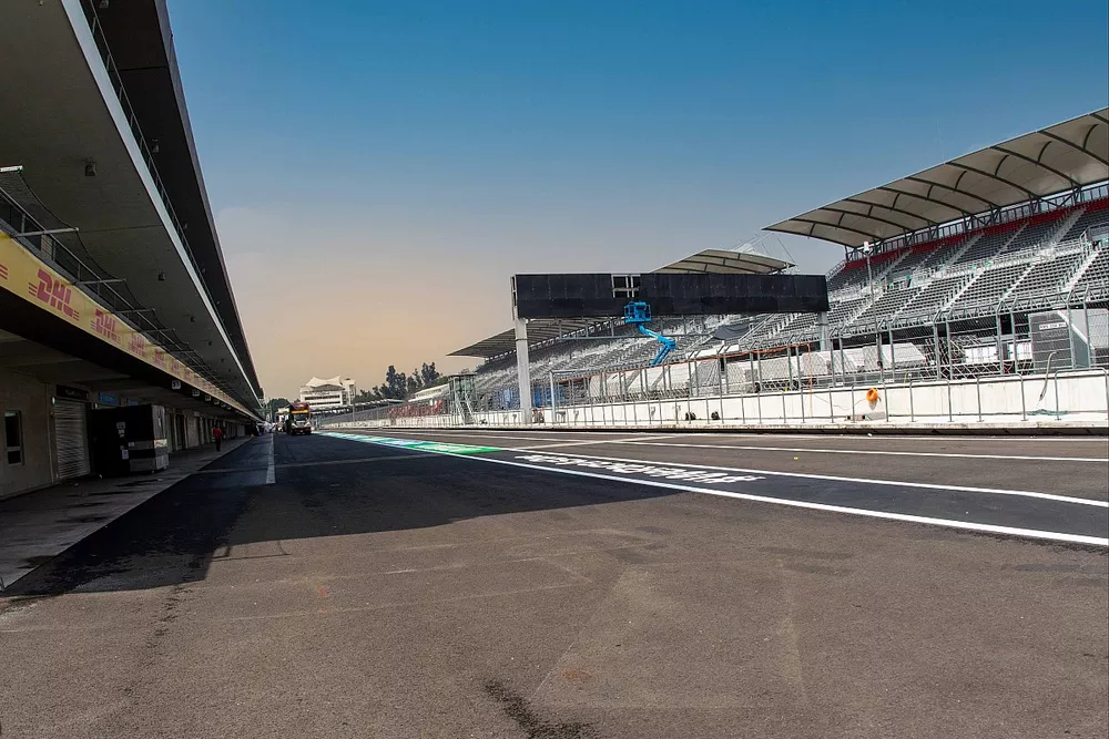 Preparativi dell'Autodromo Hermanos Rodriguez per il GP del Messico di F1