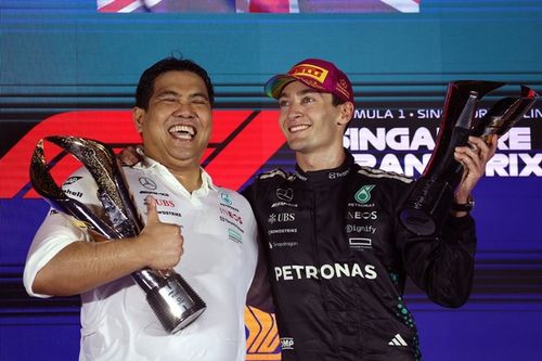 El CEO de Petronas se disculpa por participar en los festejos con champ&aacute;n en el podio de Singapur