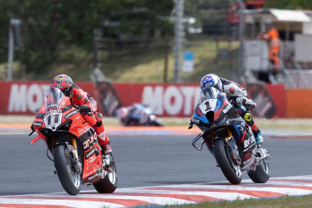 Nicolo Bulega, Aruba.It Racing - Ducati, Toprak Razgatlioglu, BMW Motorrad WorldSBK Team