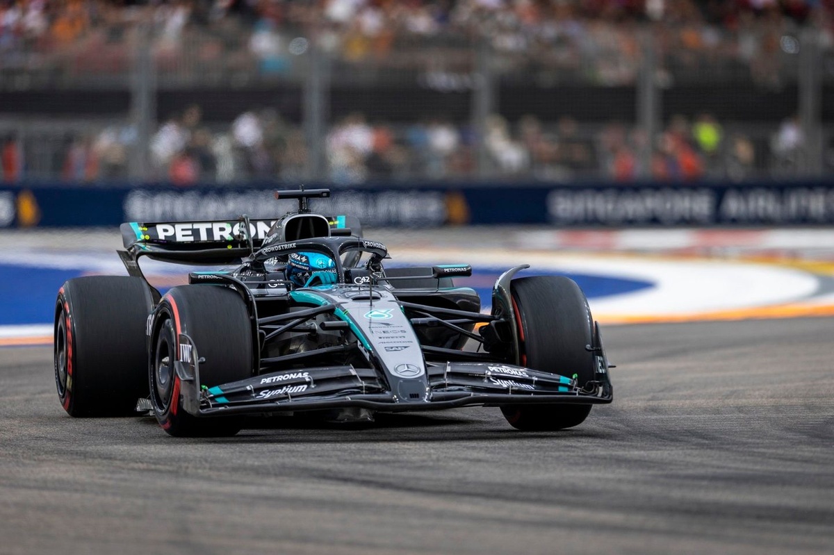 Russell vuela para robar la pole a Verstappen en Singapur F1; Alonso, 10º 