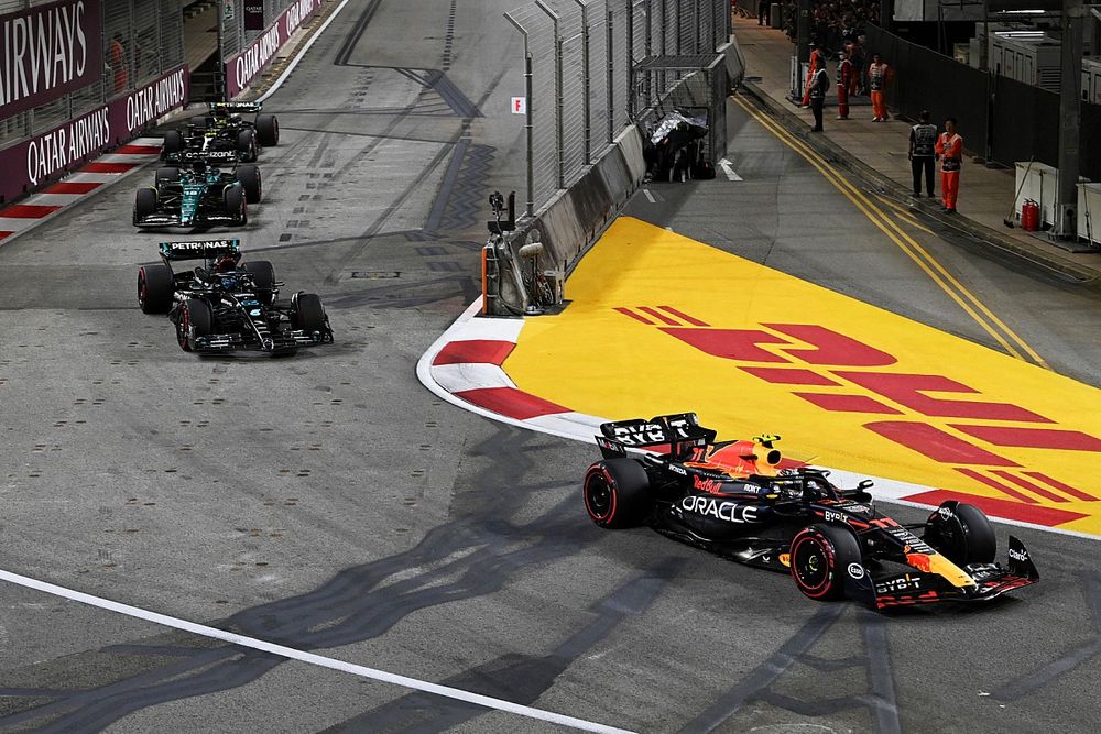 Sergio P&eacute;rez, Red Bull Racing RB19, George Russell, Mercedes F1 W14, Lance Stroll, Aston Martin AMR23, Lewis Hamilton, Mercedes F1 W14