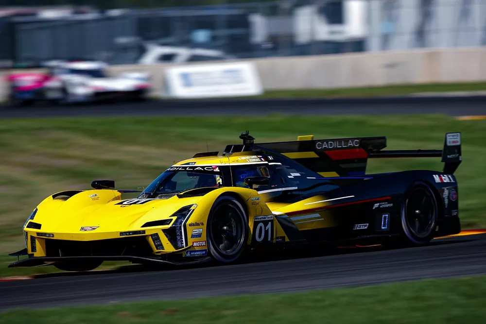 #01 Cadillac Chip Ganassi Racing Cadillac V-LMDh: Sebastien Bourdais, Renger van der Zande