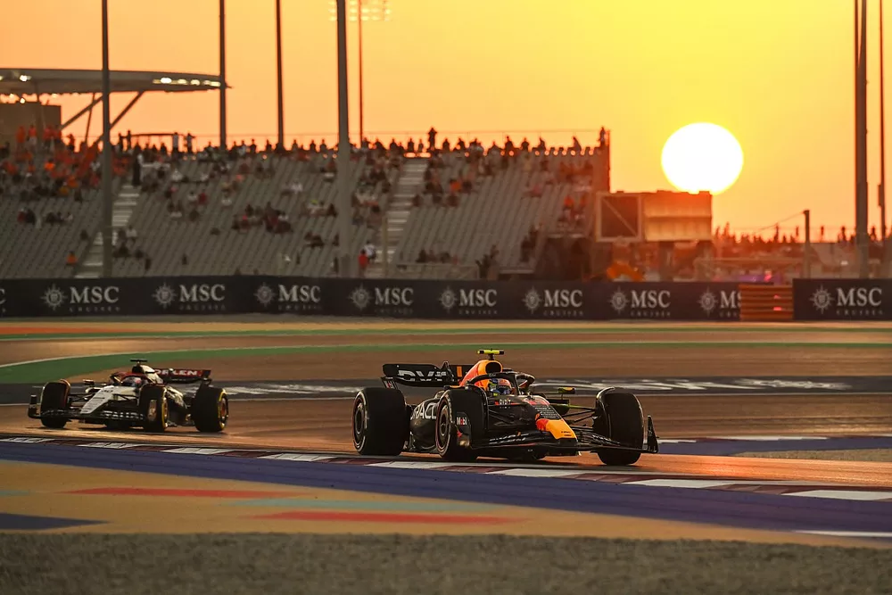 Sergio Perez, Red Bull Racing RB19, Liam Lawson, AlphaTauri AT04