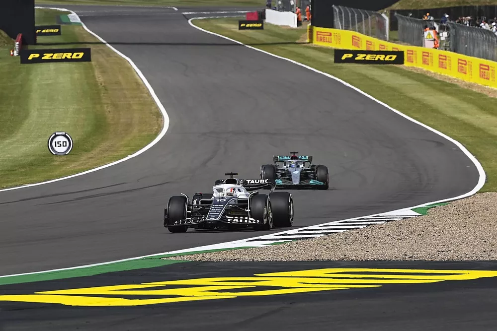 Pierre Gasly, AlphaTauri AT03, George Russell, Mercedes W13