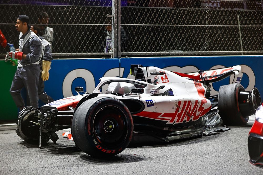 Marshals recover the remains of the car driven by Mick Schumacher, Haas VF-22, after a heavy crash in Q2  
