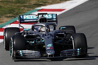 Mercedes baalt, maar Hamilton spreekt wel van 'verbeterde auto'