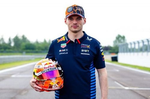 Verstappen revela un casco especial para las carreras de la F1 en Europa