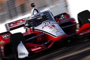 McLaughlin z pierwszym pole position