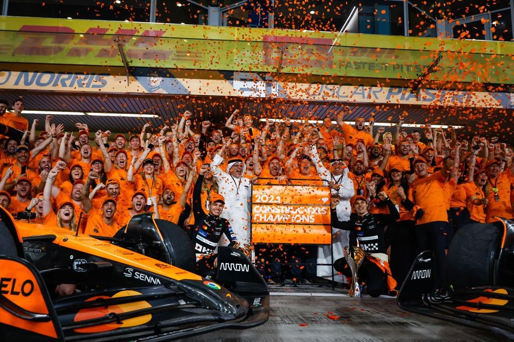 Lando Norris, McLaren F1 Team, 1st position, Oscar Piastri, McLaren F1 Team, the McLaren team celebrate after securing the Constructors Championship title
