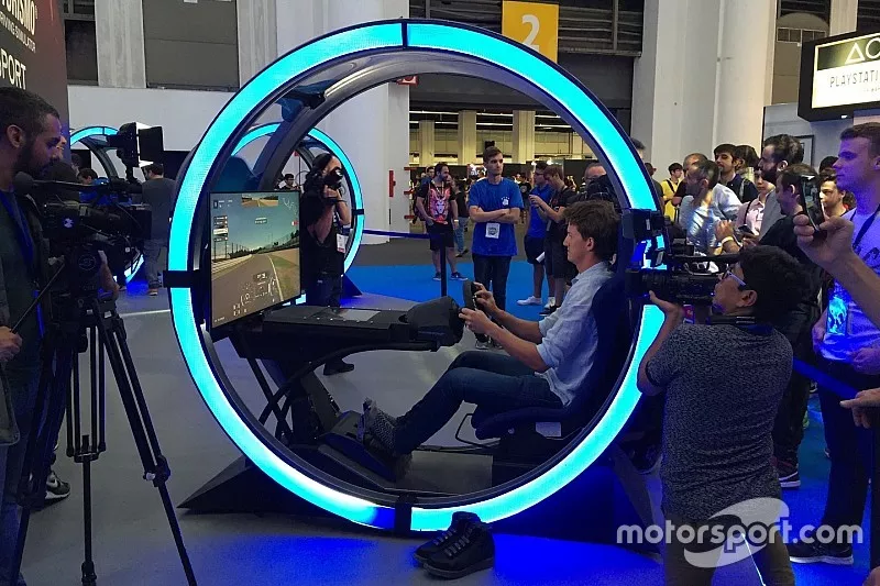 Lucas Ord&oacute;&ntilde;ez en la exhibici&oacute;n de GT Sport del Barcelona Games World