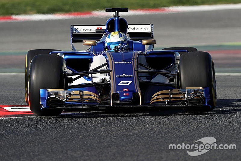 Photos - La Sauber C36 pour la première fois en piste !