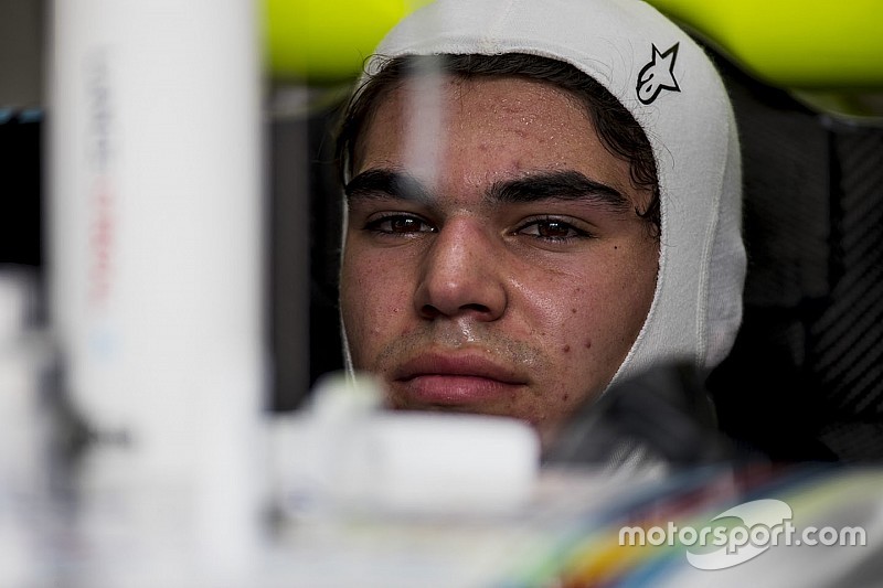 Stroll reclama de queimadura nos pés: “Estava me matando”