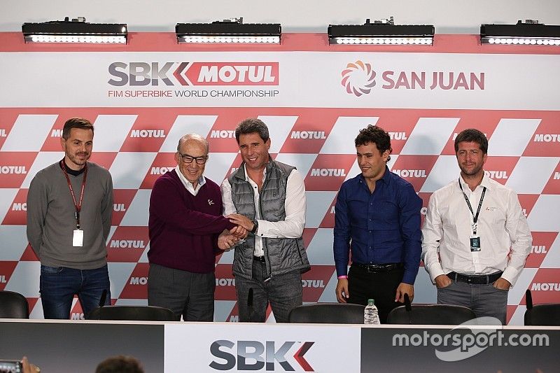 Carmelo Ezpeleta, CEO del Grupo Dorna, y Segio U&ntilde;ac, Gobernador de San Juan