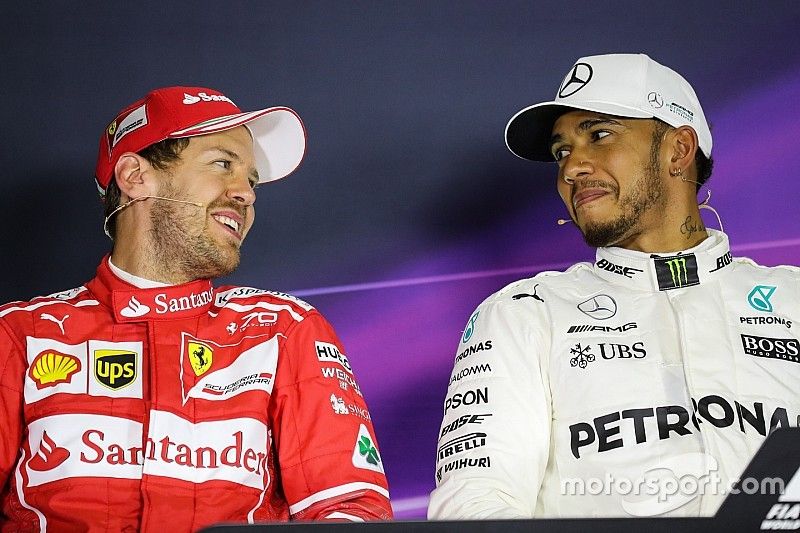 Sebastian Vettel, Ferrari et le poleman Lewis Hamilton, Mercedes AMG F1  lors de la conférence de presse