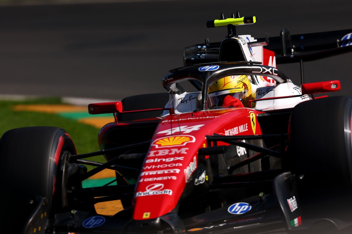 Hamilton s'interroge sur la puissance moteur affichée par Mercedes