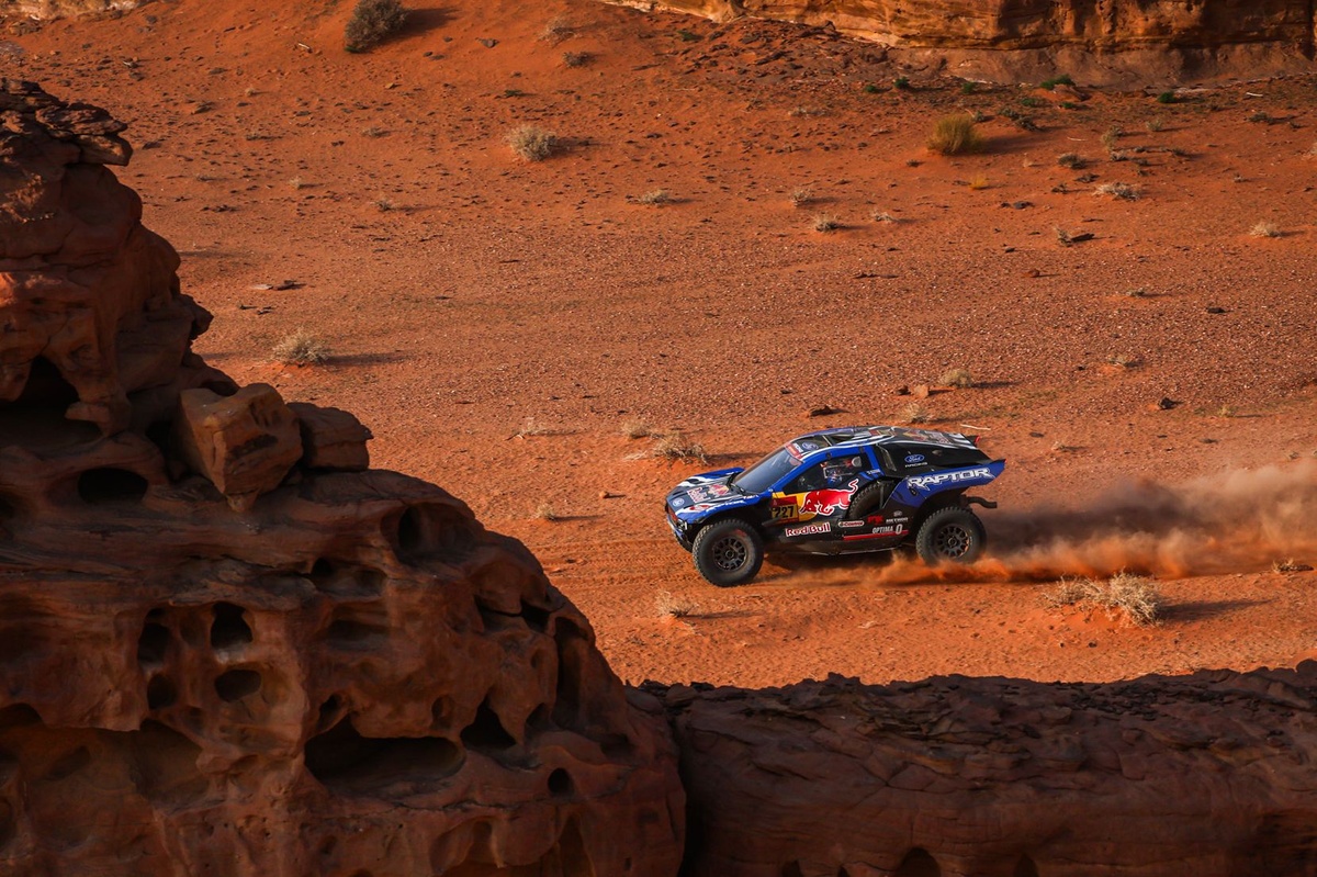 Ford wygrał, Toyota prowadzi