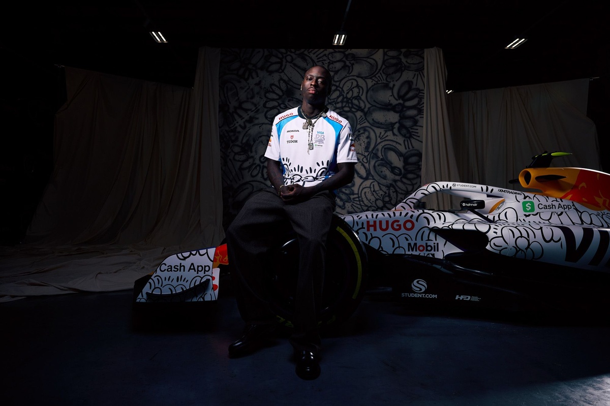 【さらに値下げ】F-1 RB レーシングブルズ　レプリカジップアップトレーナー さらに値下げ】F-1 RB レーシングブルズ レプリカジップアップ
