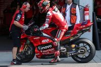 Bagnaia nie umie hamować?