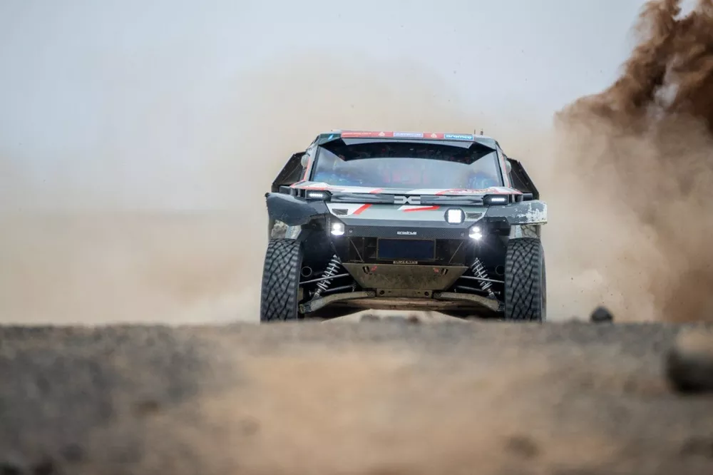 #200 The Dacia Sandriders Dacia: Nasser Al-Attiyah, Edouard Boulanger