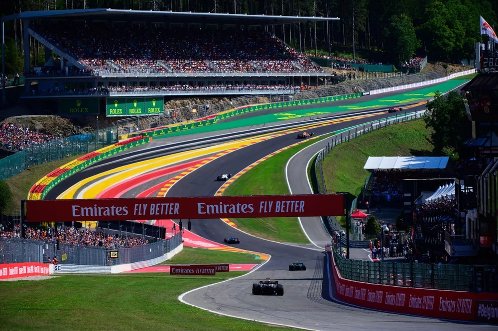 Le virage d'Eau rouge pendant la course