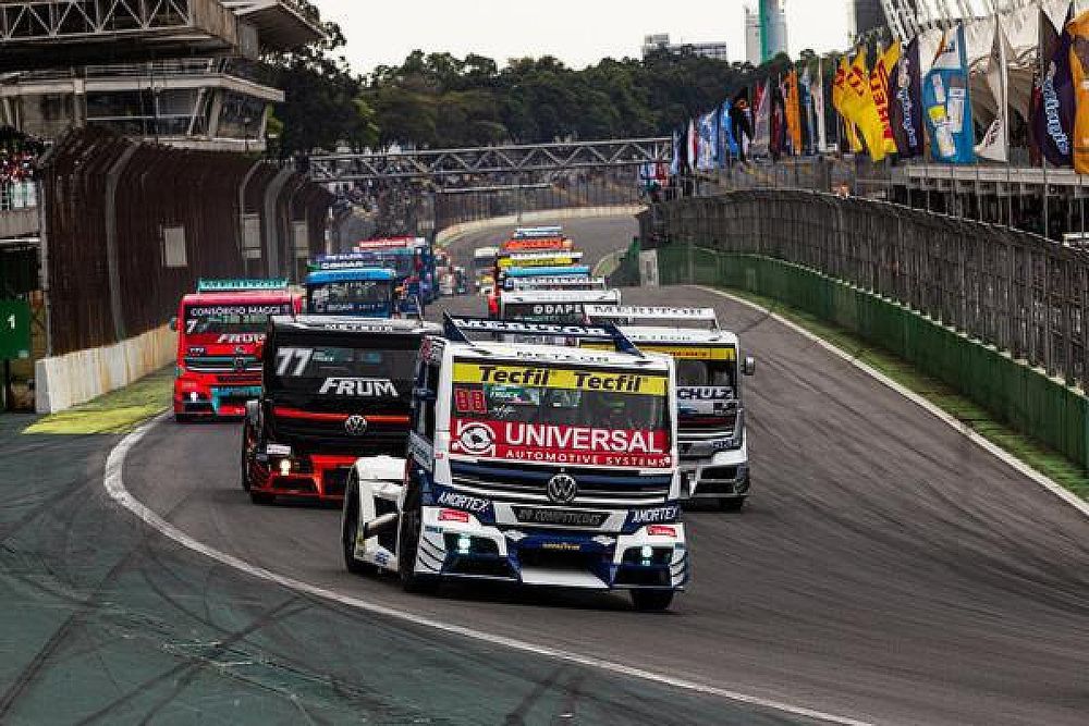 Beto Monteiro lidera pelot&atilde;o em Interlagos