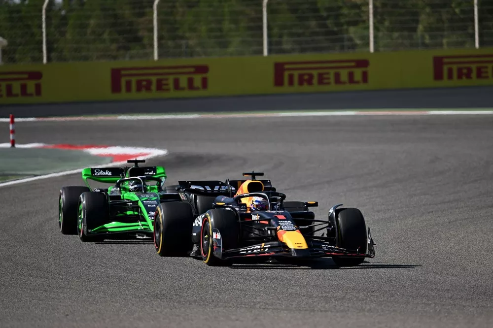 Max Verstappen, Red Bull Racing RB20, Valtteri Bottas, Kick Sauber C44 