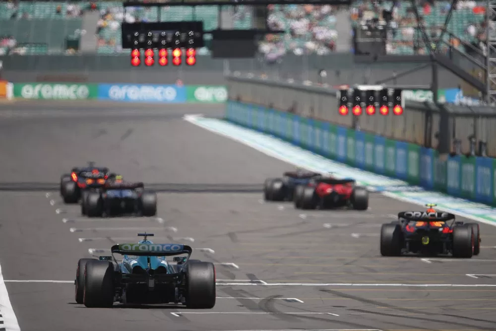 THe drivers practice their start procedures at the end of FP1