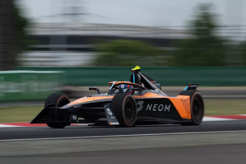 Jake Hughes, McLaren, e-4ORCE 04 