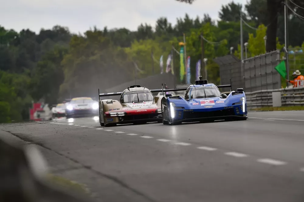 #2 Cadillac Racing Cadillac V-Series.R: Earl Bamber, Alex Lynn, Alex Palou, #38 Hertz Team Jota Porsche 963: Oliver Rasmussen, Philip Hanson, Jenson Button
