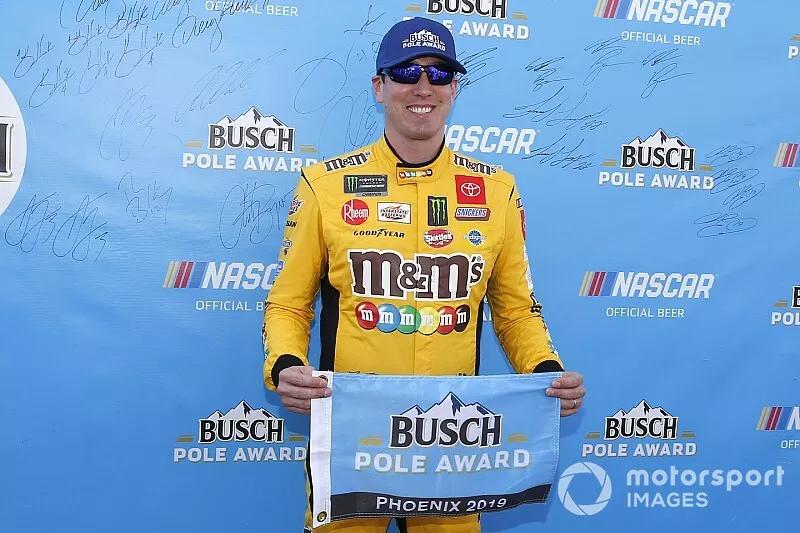 Pole Award winner Kyle Busch, Joe Gibbs Racing, Toyota Camry M&M's