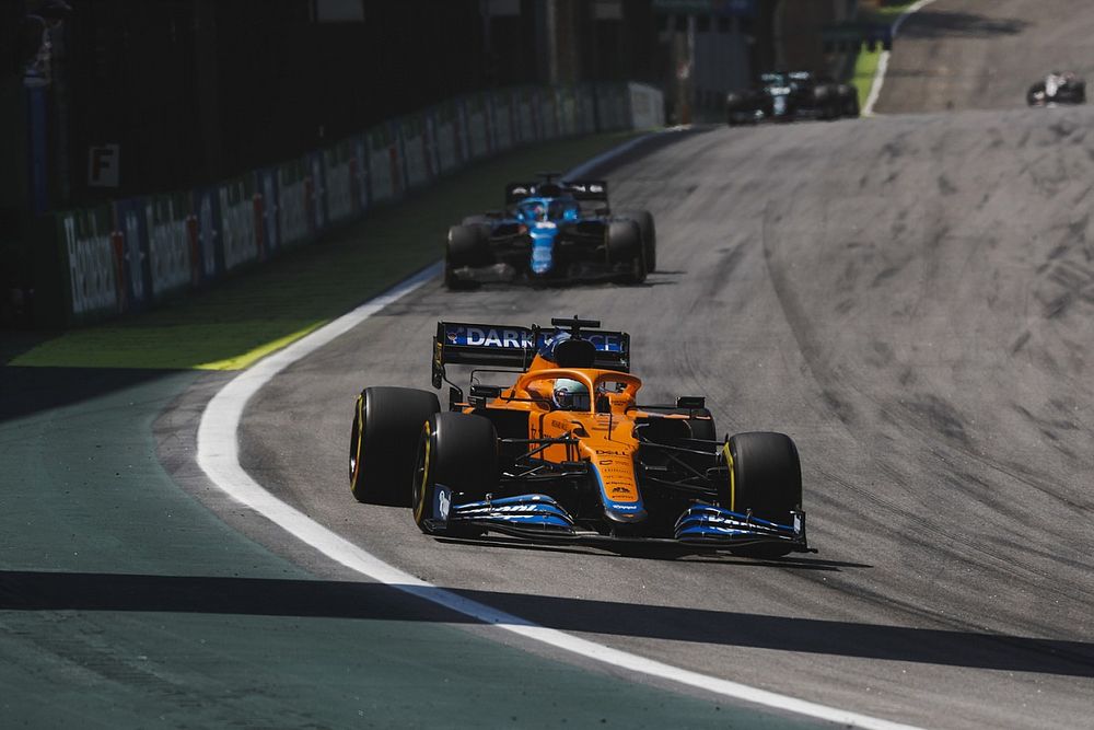 Daniel Ricciardo, McLaren MCL35M, Fernando Alonso, Alpine A521