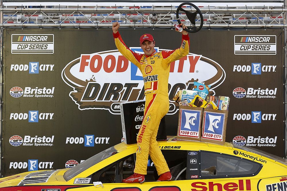 Race winner Joey Logano, Team Penske, Ford Mustang Shell Pennzoil