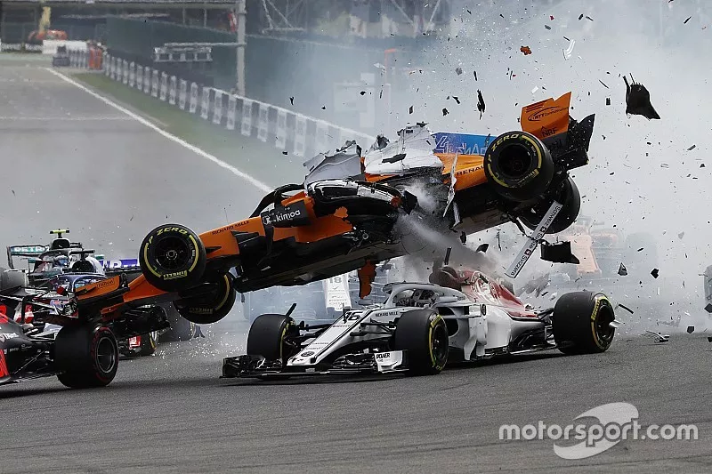 Fernando Alonso, McLaren MCL33 gets airbourne at the start of the race