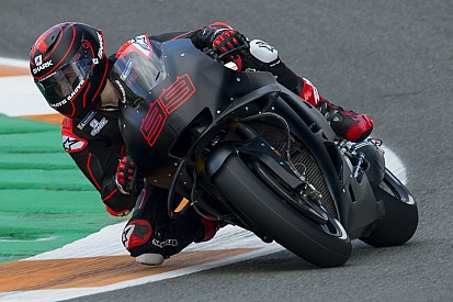 In beeld: Rijders voor het eerst in actie met 2019-materiaal in Valencia