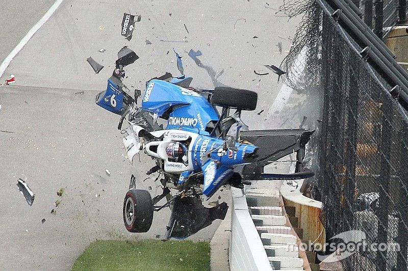 Scott Dixon, Chip Ganassi Racing Honda in a huge crash