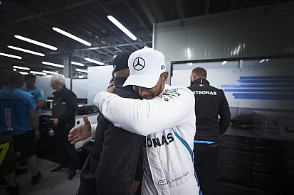 Hamilton's Baku win "doesn't feel right" - Mercedes