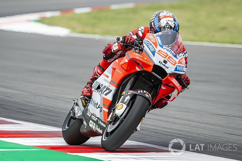 Lorenzo snelste op vrijdag in Barcelona, crash Marquez