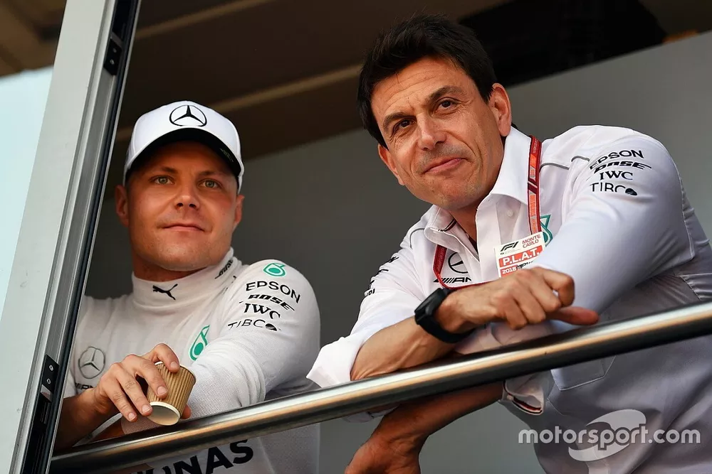 Valtteri Bottas, Mercedes-AMG F1 et Toto Wolff, directeur de Mercedes AMG F1