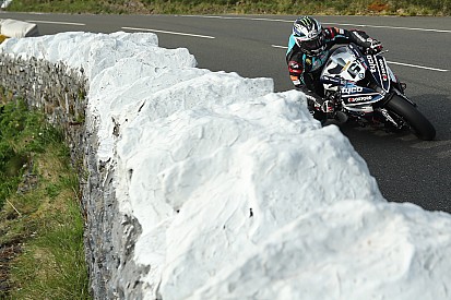 Isla de Man TT: Dunlop lidera la práctica de Superbike