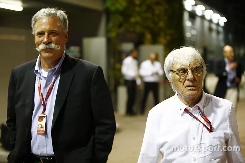 Bernie Ecclestone, CEO y presidente de FOM con Chase Carey de Liberty Media