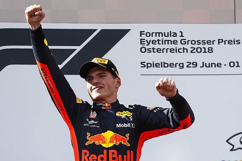 Podio: ganador de la carrera Max Verstappen, Red Bull Racing, segundo lugar Kimi Raikkonen, Ferrari