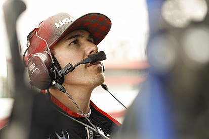 Wickens publica novo vídeo de caminhada
