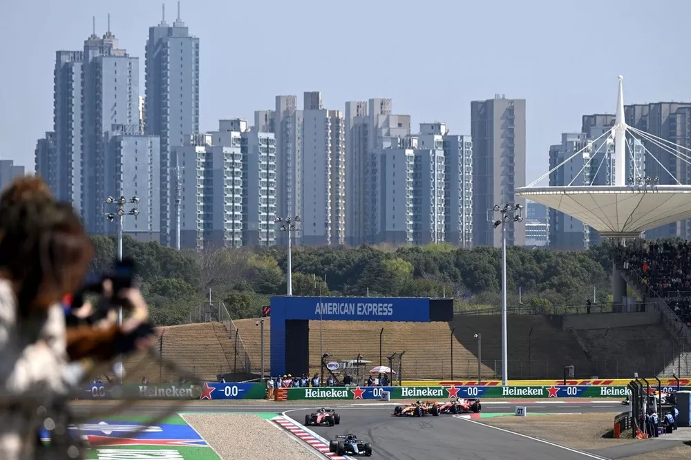 Lewis Hamilton, Ferrari, George Russell, Mercedes