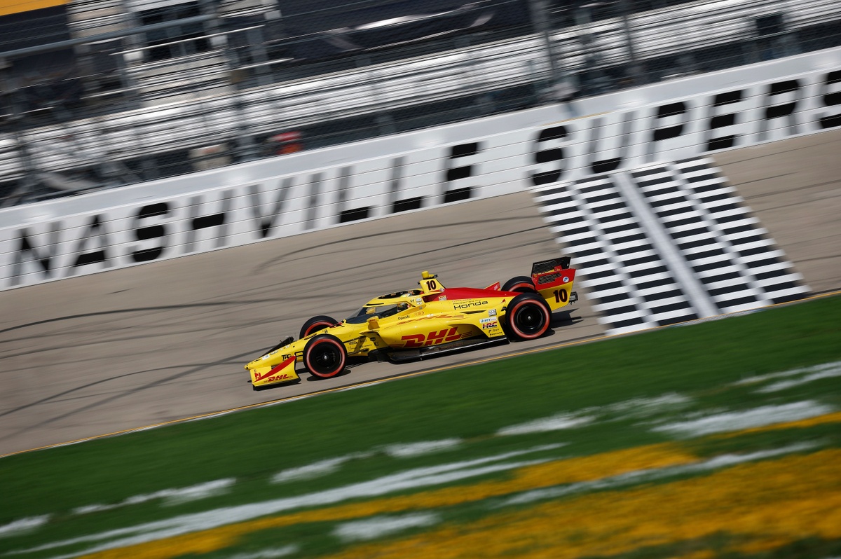 Alex Palou gana la carrera de IndyCar en Nashville; Pato O'Ward remonta