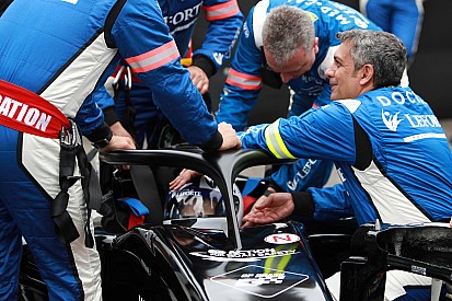 Equipe médica do GP do Brasil simula resgate de piloto